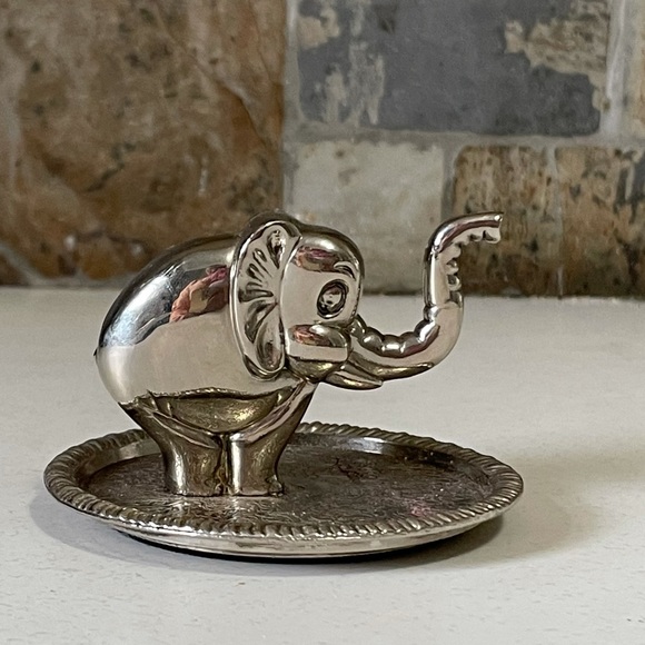 Vintage Zinc alloy silver elephant ring holder - Picture 3 of 6